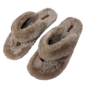 Olukai Kipe’a Heu Women’s Size 8 Fuzzy Fur Slippers tan Flip flop shoes sandals